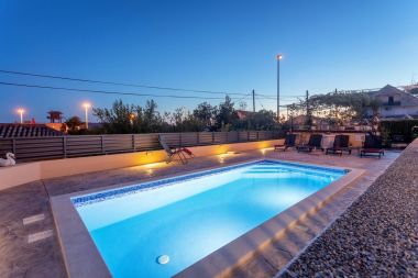 Appartements Dava - with pool: A1(4+2) Kastel Sucurac - Riviera de Split 