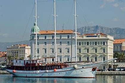 Embarcation a voiles - Adria (code:PLA 818) - Split - Riviera de Split  - Croatie 