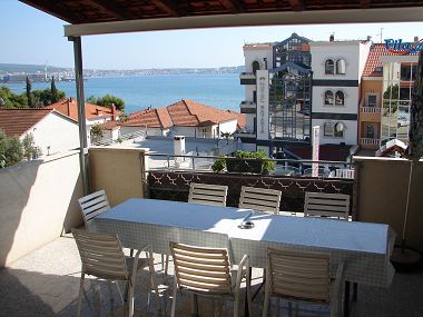 Appartements Milka - 100m from the sea A1(4), A2(2+1) Seget Donji - Riviera de Trogir 