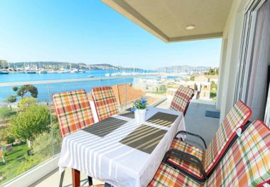 Appartements Iva - great view: A1(4) Seget Donji - Riviera de Trogir 