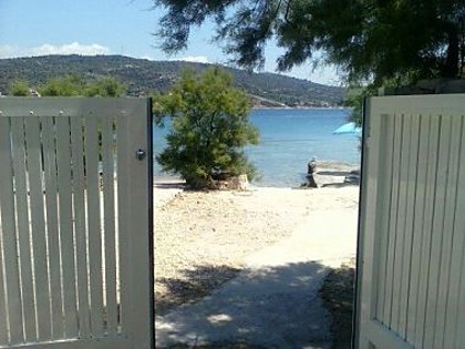 Maisons de vacances Ivica1- great location next to the sea H(4+1) Sevid - Riviera de Trogir  - Croatie 