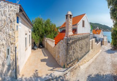 Maisons de vacances Cosy Home - 50 m from beach: H(4+1) Sevid - Riviera de Trogir  - Croatie 