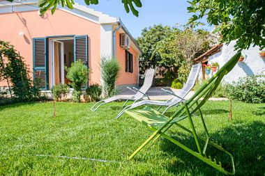 Maisons de vacances Mirjana - beautiful garden with barbecue: H(4+1) Trogir - Riviera de Trogir  - Croatie 