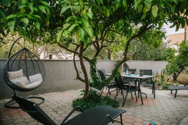 Appartements Florio - garden & free parking: A1(5) Trogir - Riviera de Trogir 
