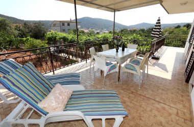 Appartements Marin - comfortable apartment near sea: A1(5+2) Vinisce - Riviera de Trogir 