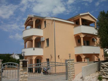 Appartements Antonija - jacuzzi and fitness SA1(2), A2(2+2), SA3(2+1), A4(2+2) Vinisce - Riviera de Trogir 