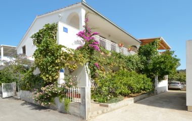 Appartements Paž - 28m from the beach: A1(4+2), A2(2+1), A3(4+1) Vinisce - Riviera de Trogir 