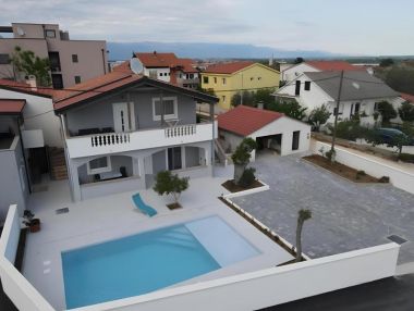 Appartements Vesna - with pool A1(4+2), A2(2+2) Nin - Riviera de Zadar 