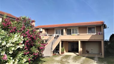 Appartements Remi - 300 m from sea: A1(4+2), A2(2+2), A3(2+2) Nin - Riviera de Zadar 