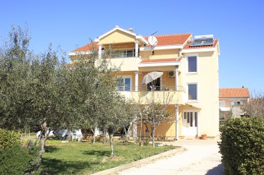 Appartements Mediterraneo - with own parking space: A2(2+3), SA3(2+1), SA4(2+1) Privlaka - Riviera de Zadar 