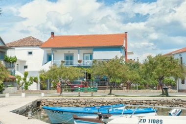 Appartements Dama - 10 m from beach: A1(6+1) Sukosan - Riviera de Zadar 