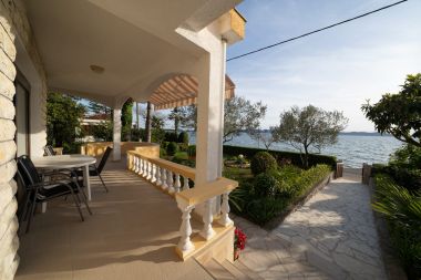 Maisons de vacances Villa Petar 1 - 10m from sea: H(4) Zadar - Riviera de Zadar  - Croatie 