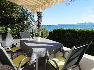 Maisons de vacances Villa Petar 2 - 10m from sea: H(4) Zadar - Riviera de Zadar  - Croatie 