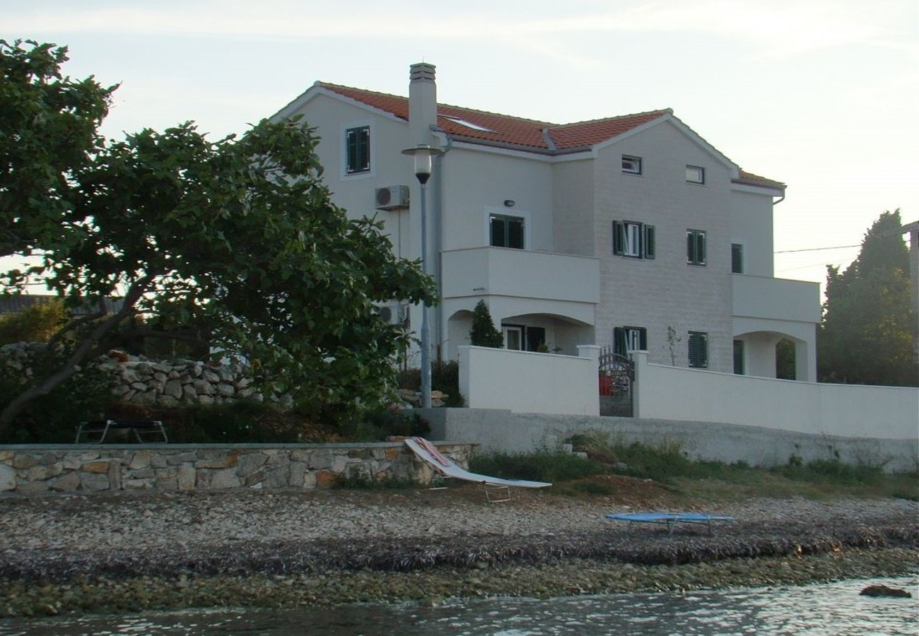 Appartements Azur - 10 m from sea: A1(4), SA2(2+1) Ilovik (Île de Ilovik) - Île de Losinj 