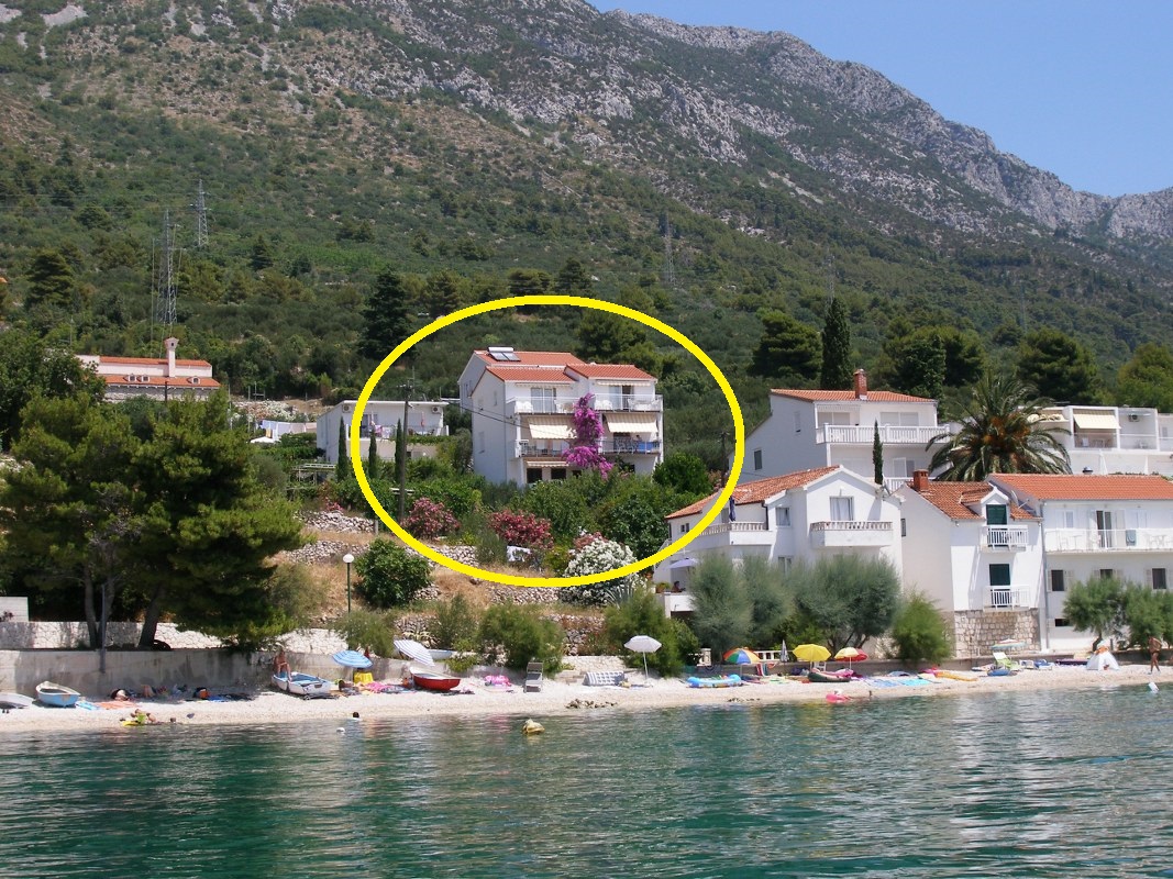 Appartements Kate - 20m from the beach: A1(2+2), A2(2+2) Brist - Riviera de Makarska 