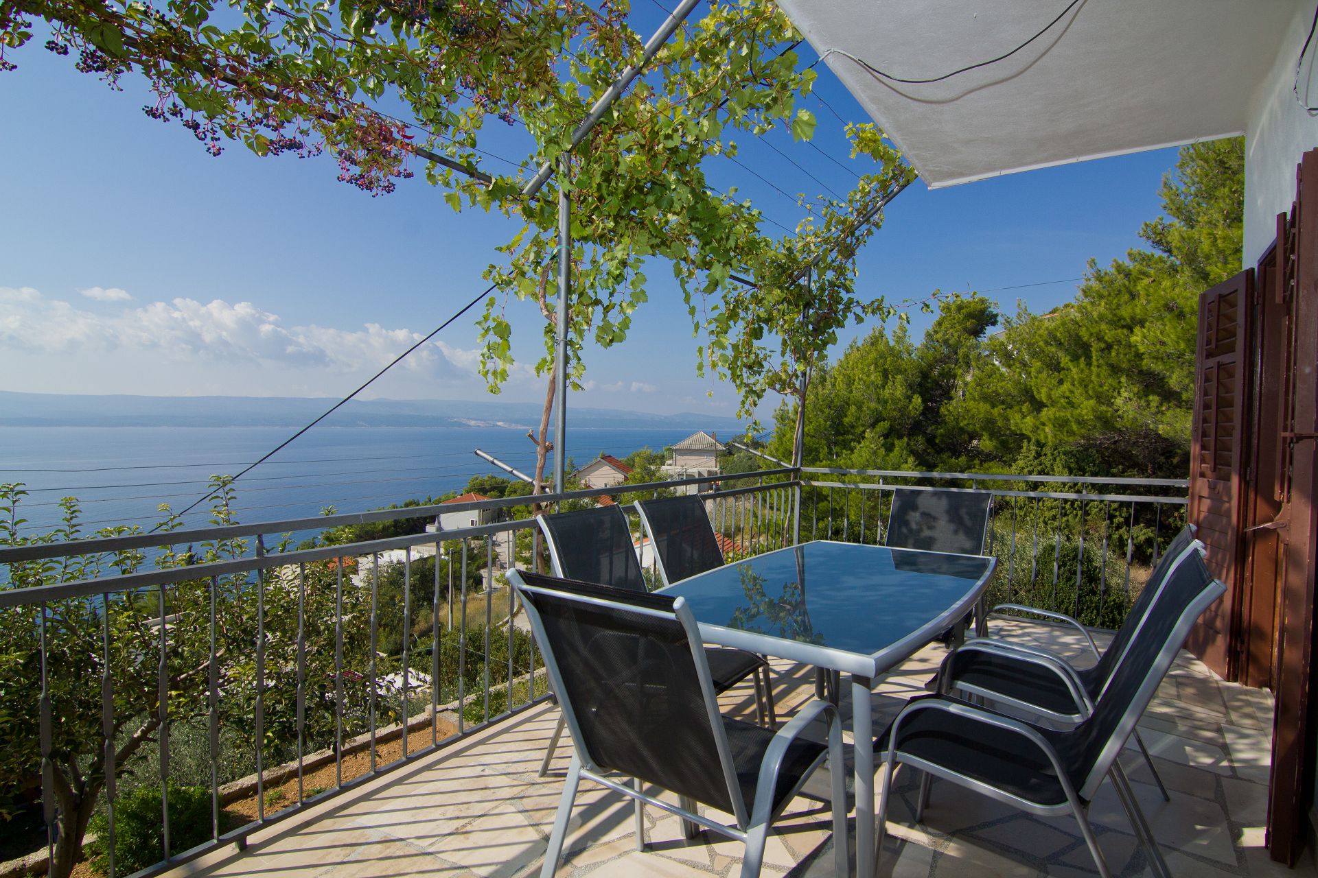 Appartements May - with sea view: A1(2+2), A2(6)  Marusici - Riviera de Omis 