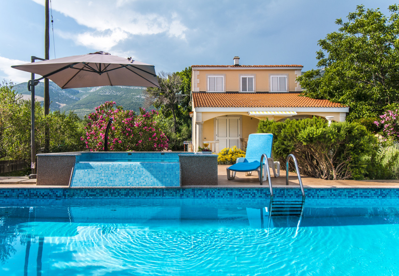 Maisons de vacances Mare - open pool and pool for children: H(6+4) Kastel Novi - Riviera de Split  - Croatie 