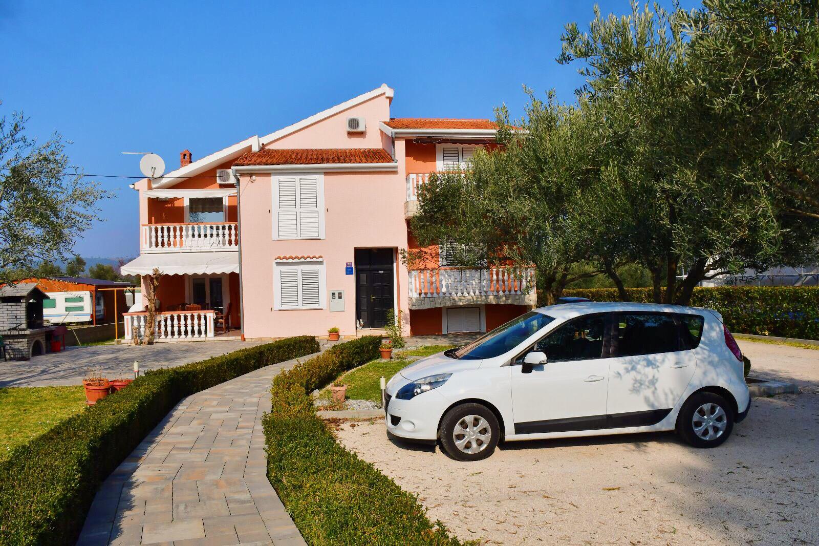 Appartements Darko - 30 m from beach : A2(3+1), A4(3), SA5(3) Sukosan - Riviera de Zadar 